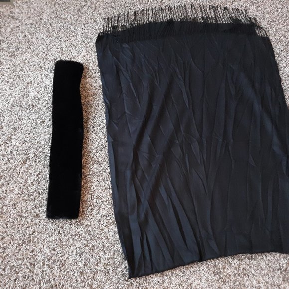Cute 2 in 1 Scarf Black w/ Faux Fur EUC - Picture 11 of 14